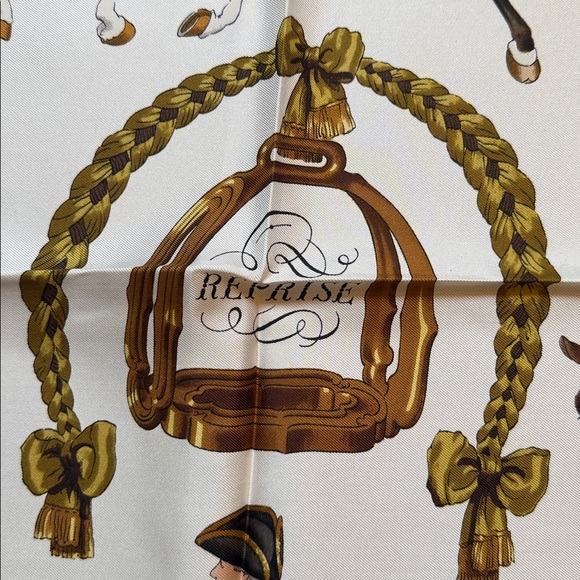 ⭐️NEW in Package Hermes Reprise Silk Scarf Equestrian⭐️ - Picture 8 of 10